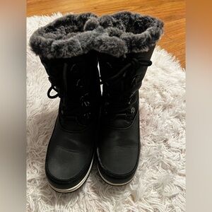 Khombu Black Winter Boots with Faux Fur